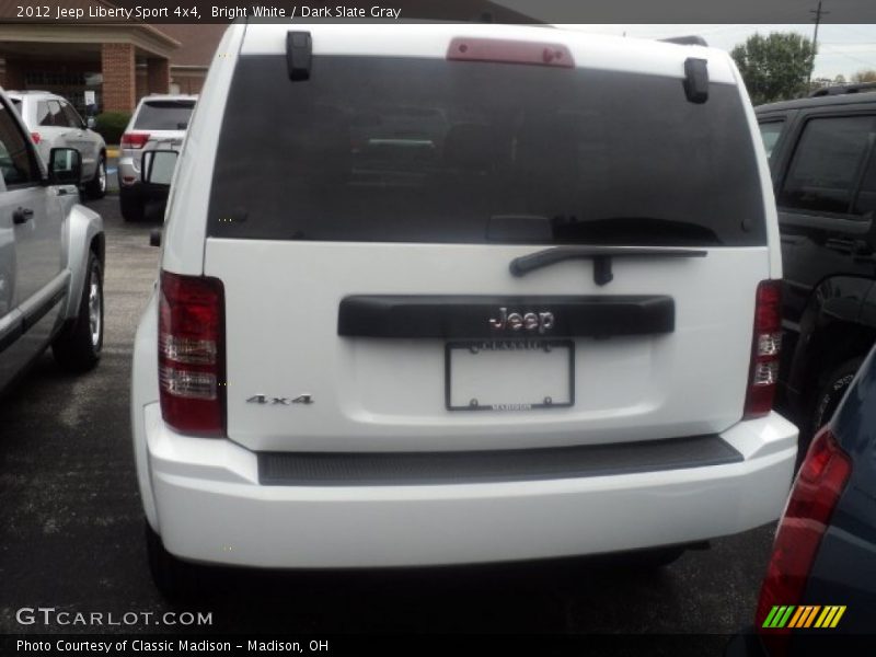 Bright White / Dark Slate Gray 2012 Jeep Liberty Sport 4x4