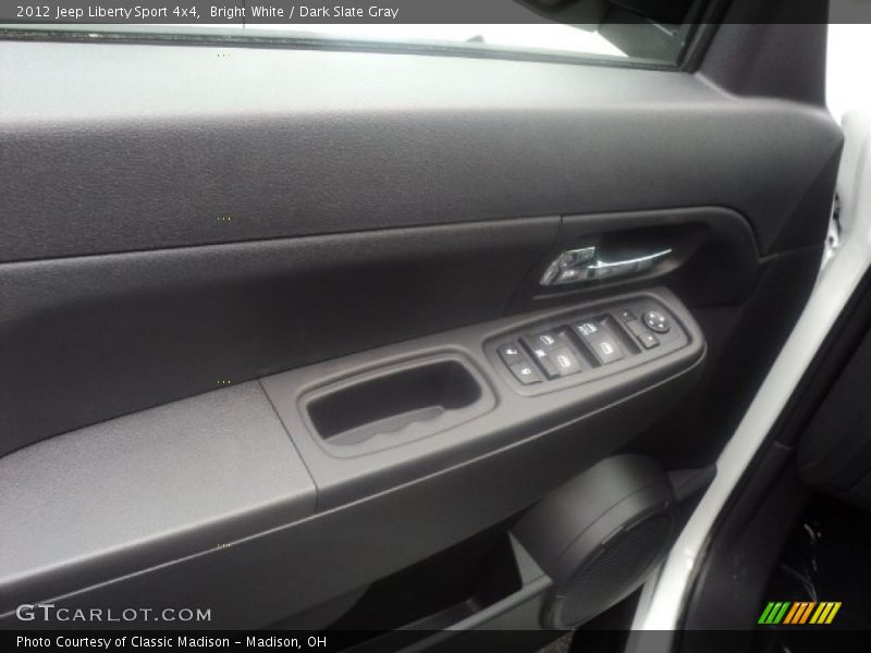 Bright White / Dark Slate Gray 2012 Jeep Liberty Sport 4x4