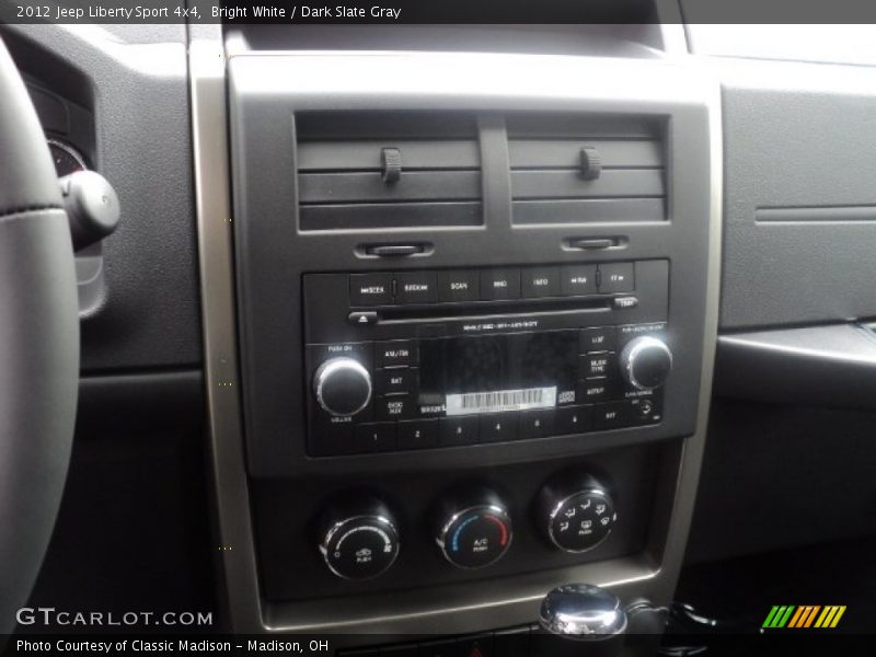 Bright White / Dark Slate Gray 2012 Jeep Liberty Sport 4x4
