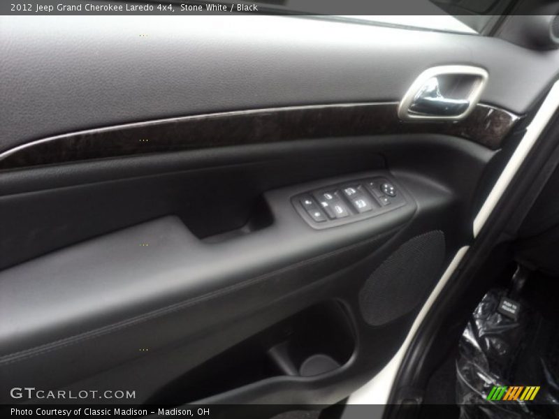 Stone White / Black 2012 Jeep Grand Cherokee Laredo 4x4