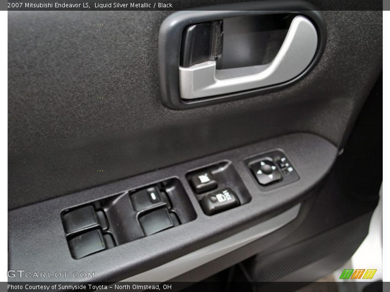 Liquid Silver Metallic / Black 2007 Mitsubishi Endeavor LS