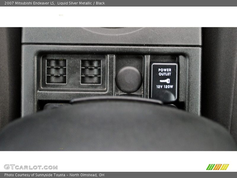 Liquid Silver Metallic / Black 2007 Mitsubishi Endeavor LS