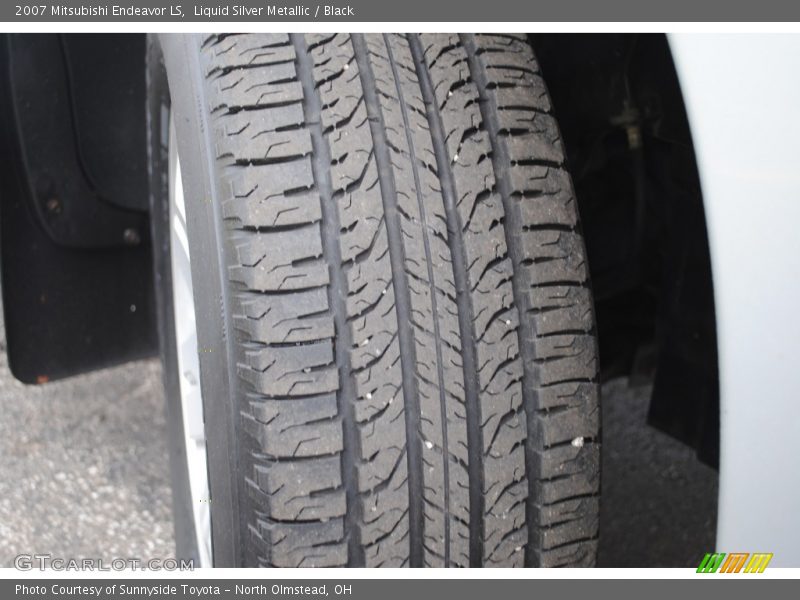 Liquid Silver Metallic / Black 2007 Mitsubishi Endeavor LS