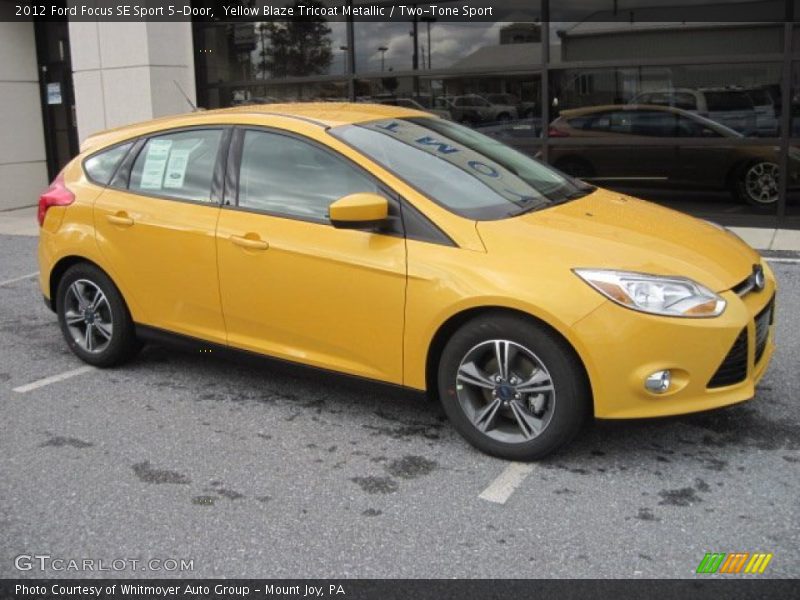 Yellow Blaze Tricoat Metallic / Two-Tone Sport 2012 Ford Focus SE Sport 5-Door