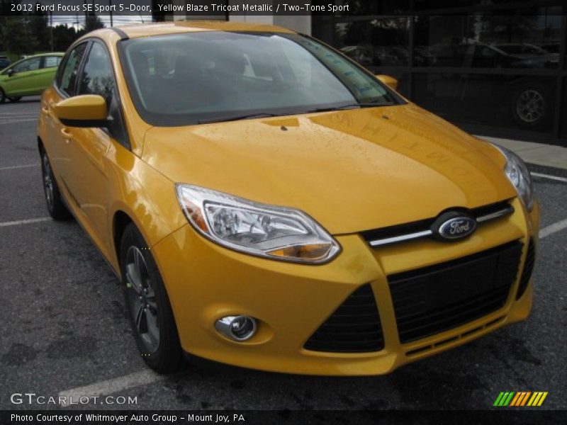 Yellow Blaze Tricoat Metallic / Two-Tone Sport 2012 Ford Focus SE Sport 5-Door