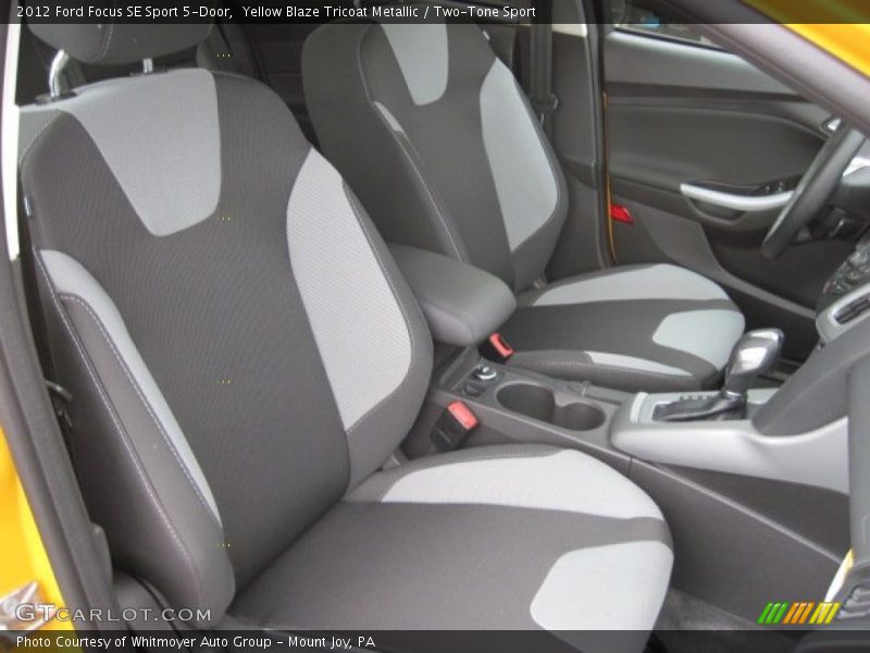Yellow Blaze Tricoat Metallic / Two-Tone Sport 2012 Ford Focus SE Sport 5-Door