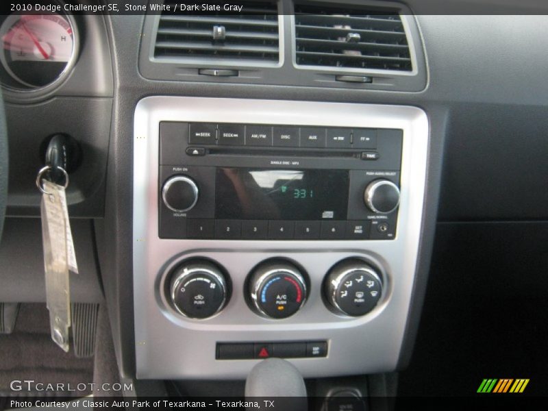Stone White / Dark Slate Gray 2010 Dodge Challenger SE