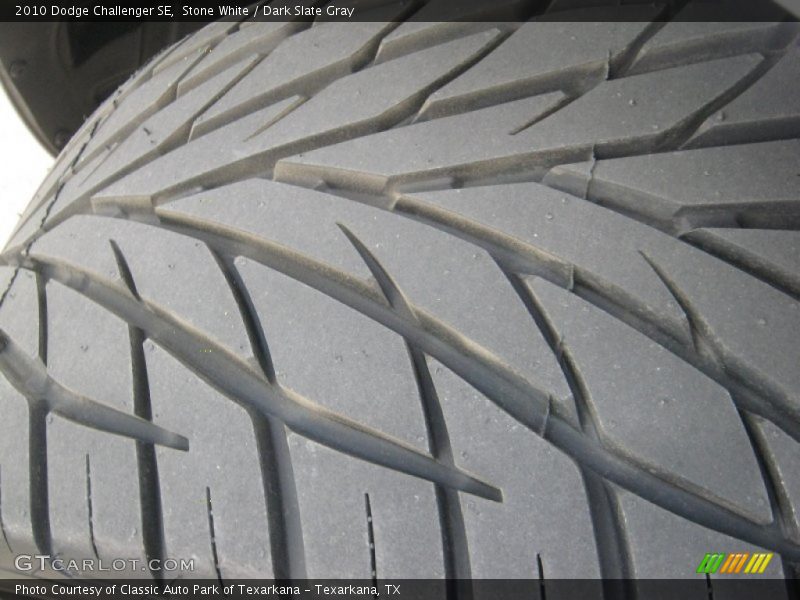 Stone White / Dark Slate Gray 2010 Dodge Challenger SE