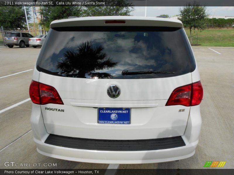 Calla Lily White / Sierra Stone 2011 Volkswagen Routan SE