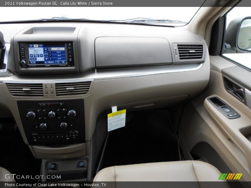 Calla Lily White / Sierra Stone 2011 Volkswagen Routan SE