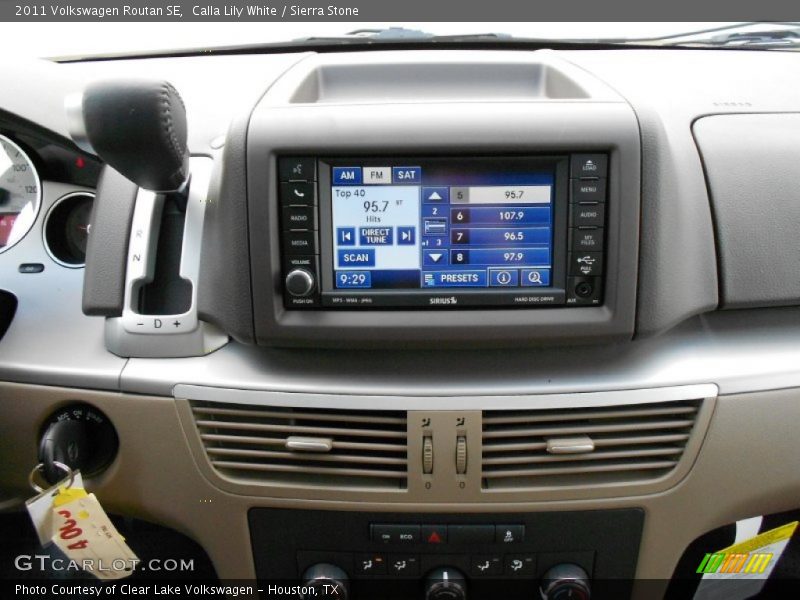 Calla Lily White / Sierra Stone 2011 Volkswagen Routan SE
