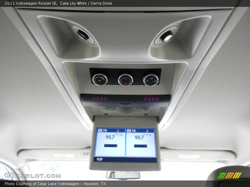 Calla Lily White / Sierra Stone 2011 Volkswagen Routan SE