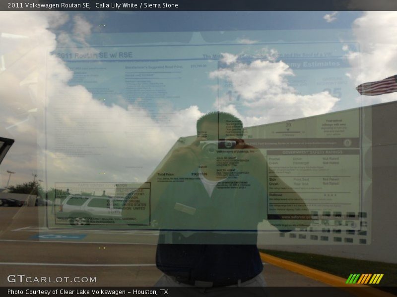 Calla Lily White / Sierra Stone 2011 Volkswagen Routan SE