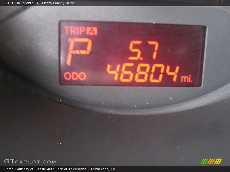 Ebony Black / Beige 2011 Kia Sorento LX