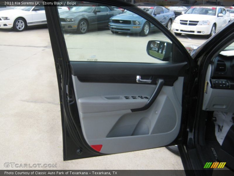 Ebony Black / Beige 2011 Kia Sorento LX