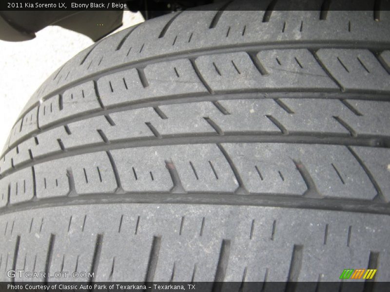 Ebony Black / Beige 2011 Kia Sorento LX