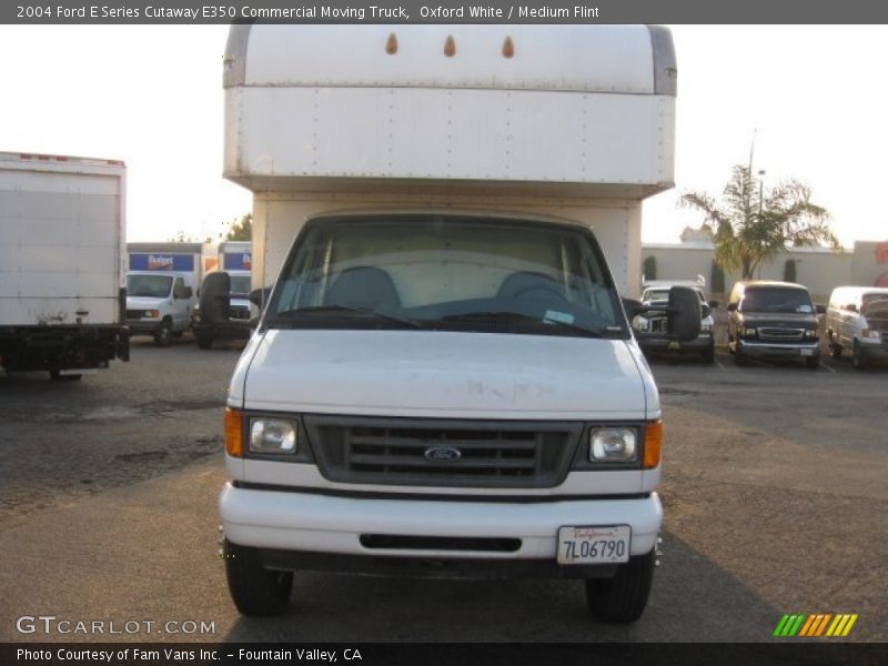 Oxford White / Medium Flint 2004 Ford E Series Cutaway E350 Commercial Moving Truck