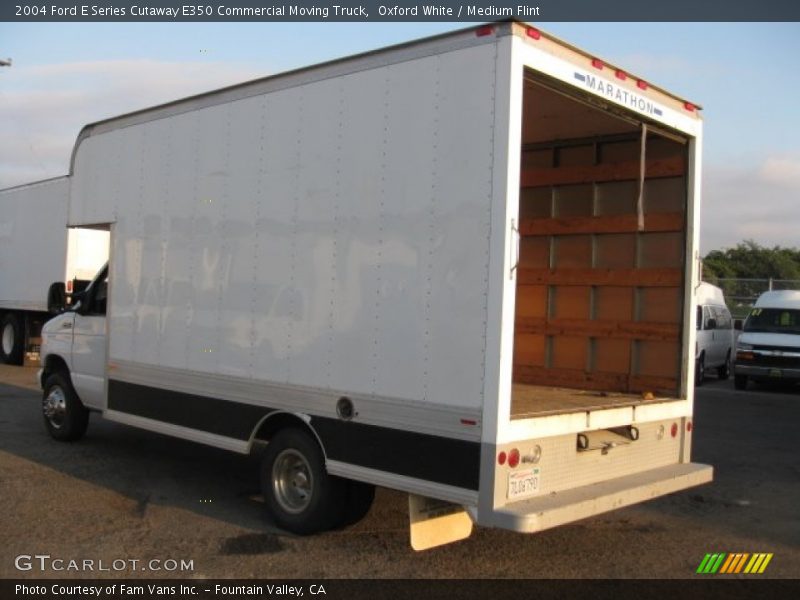 Oxford White / Medium Flint 2004 Ford E Series Cutaway E350 Commercial Moving Truck