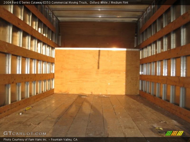Oxford White / Medium Flint 2004 Ford E Series Cutaway E350 Commercial Moving Truck
