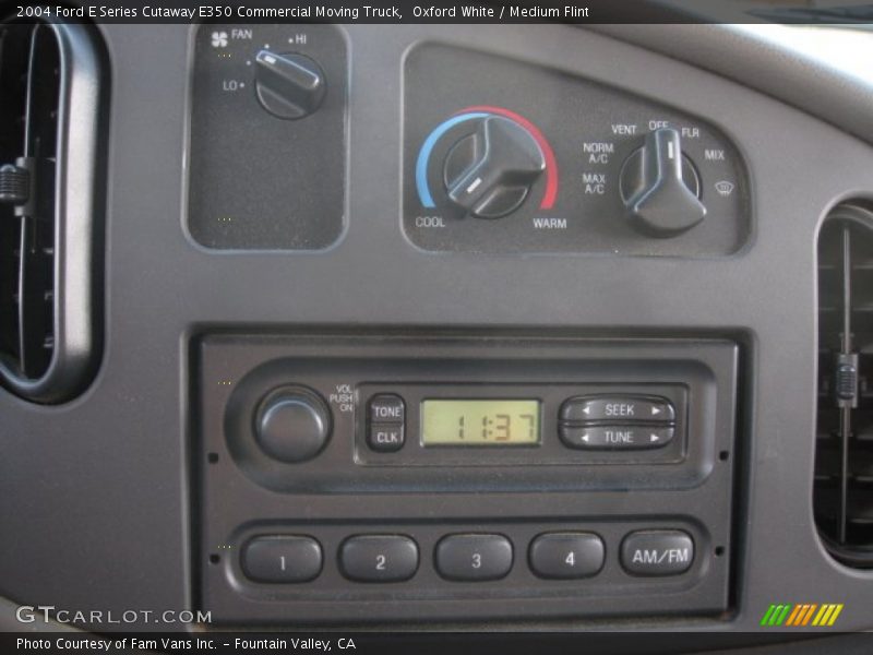 Oxford White / Medium Flint 2004 Ford E Series Cutaway E350 Commercial Moving Truck