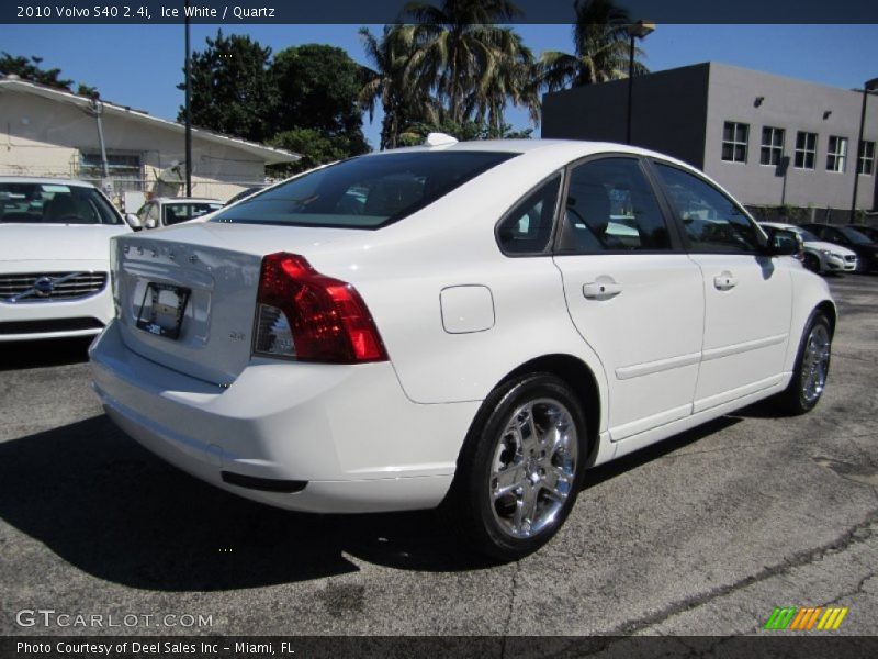 Ice White / Quartz 2010 Volvo S40 2.4i