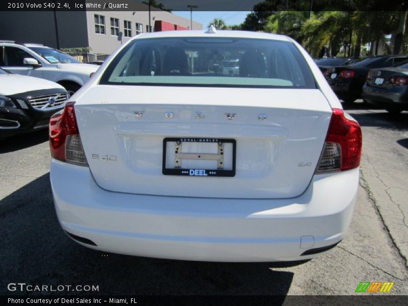 Ice White / Quartz 2010 Volvo S40 2.4i