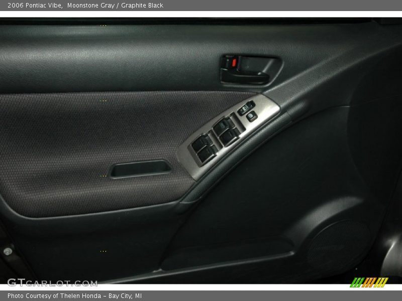 Moonstone Gray / Graphite Black 2006 Pontiac Vibe
