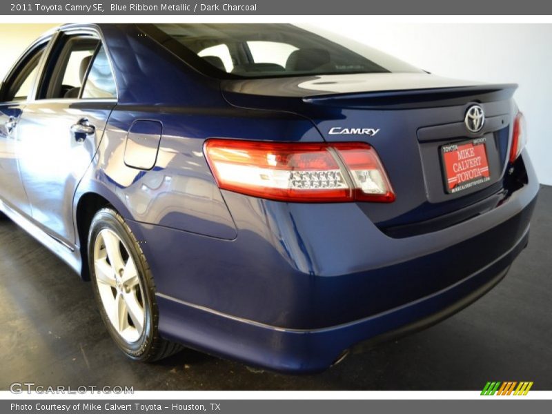 Blue Ribbon Metallic / Dark Charcoal 2011 Toyota Camry SE