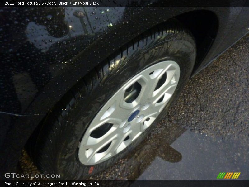 Black / Charcoal Black 2012 Ford Focus SE 5-Door