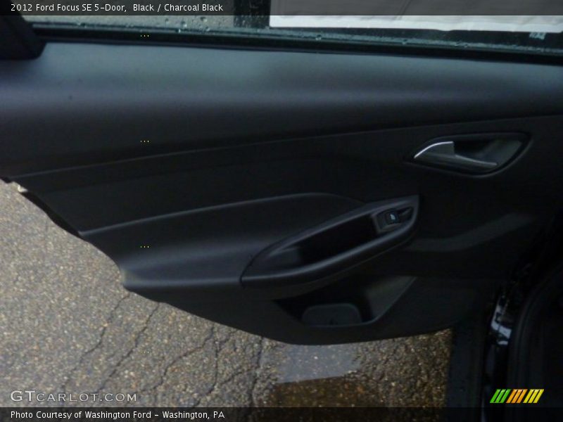 Black / Charcoal Black 2012 Ford Focus SE 5-Door
