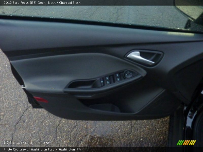 Black / Charcoal Black 2012 Ford Focus SE 5-Door