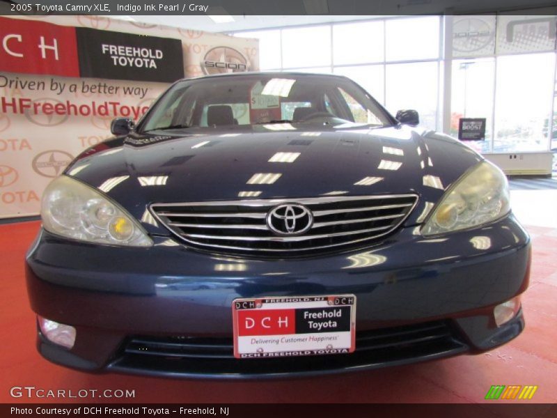 Indigo Ink Pearl / Gray 2005 Toyota Camry XLE