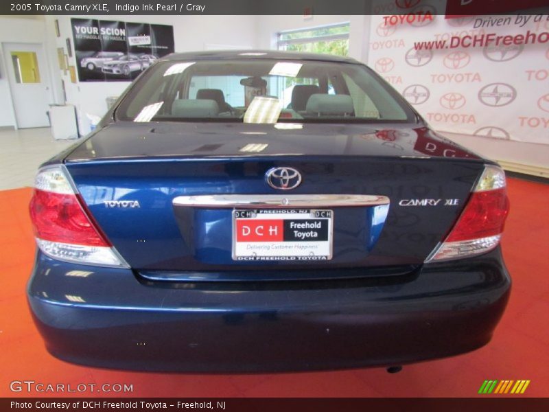 Indigo Ink Pearl / Gray 2005 Toyota Camry XLE