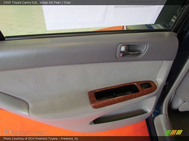 Indigo Ink Pearl / Gray 2005 Toyota Camry XLE