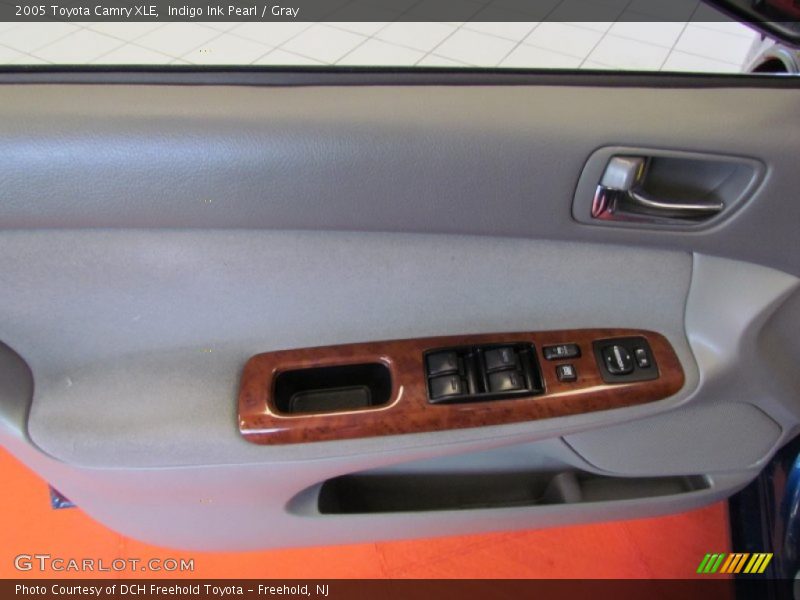 Indigo Ink Pearl / Gray 2005 Toyota Camry XLE