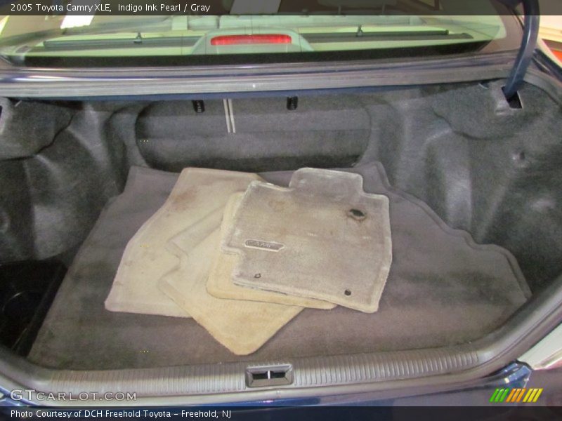 Indigo Ink Pearl / Gray 2005 Toyota Camry XLE