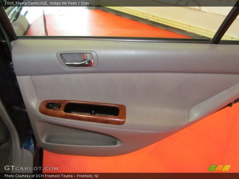 Indigo Ink Pearl / Gray 2005 Toyota Camry XLE