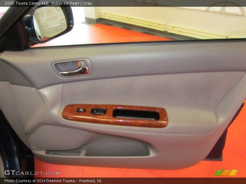 Indigo Ink Pearl / Gray 2005 Toyota Camry XLE