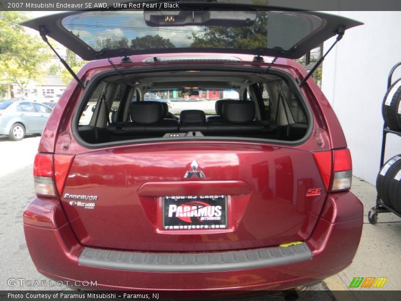 Ultra Red Pearl / Black 2007 Mitsubishi Endeavor SE AWD