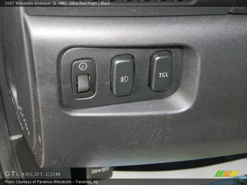 Ultra Red Pearl / Black 2007 Mitsubishi Endeavor SE AWD