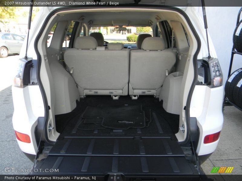 Diamond White Pearl / Beige 2007 Mitsubishi Outlander LS 4WD