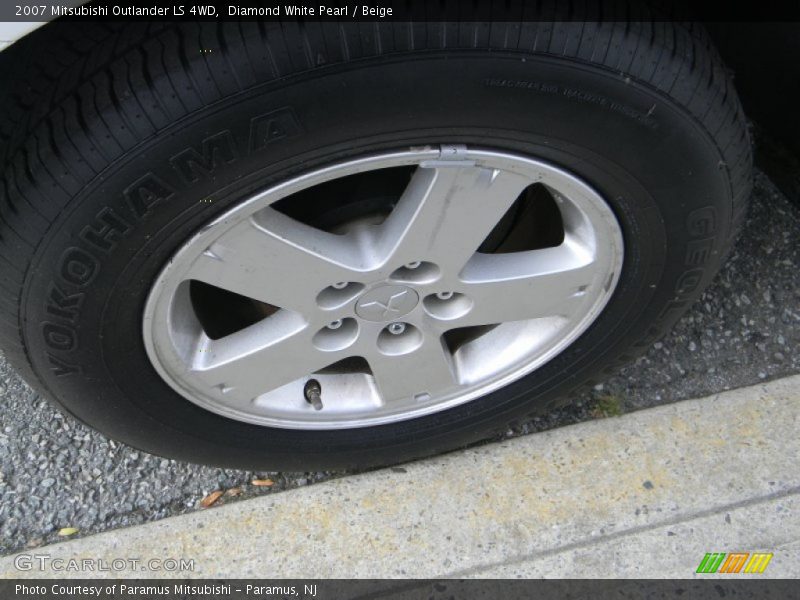 Diamond White Pearl / Beige 2007 Mitsubishi Outlander LS 4WD