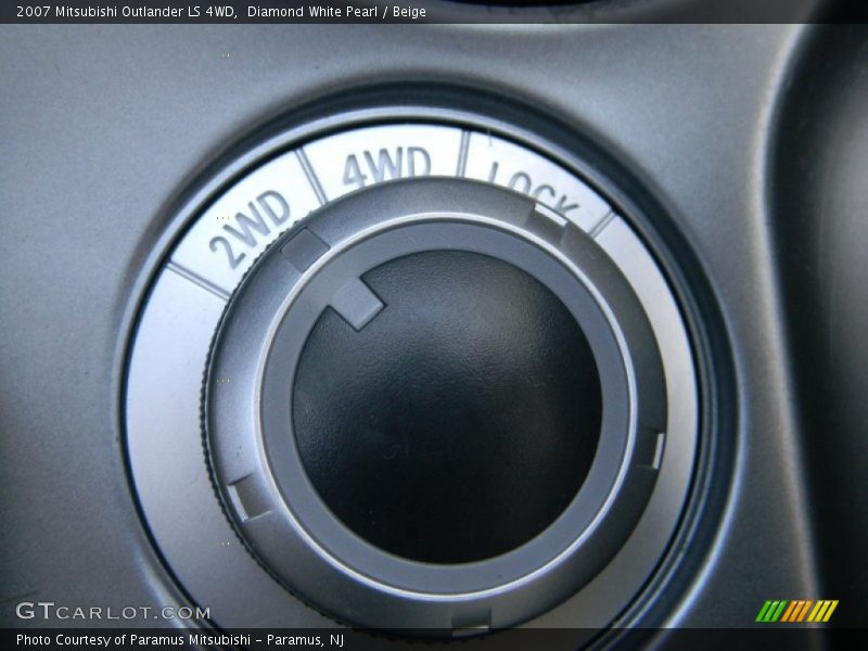 Diamond White Pearl / Beige 2007 Mitsubishi Outlander LS 4WD