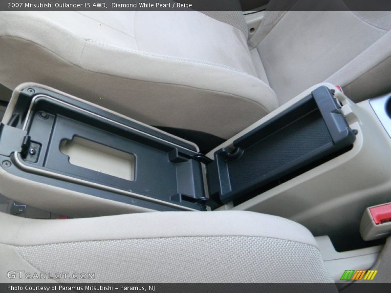 Diamond White Pearl / Beige 2007 Mitsubishi Outlander LS 4WD