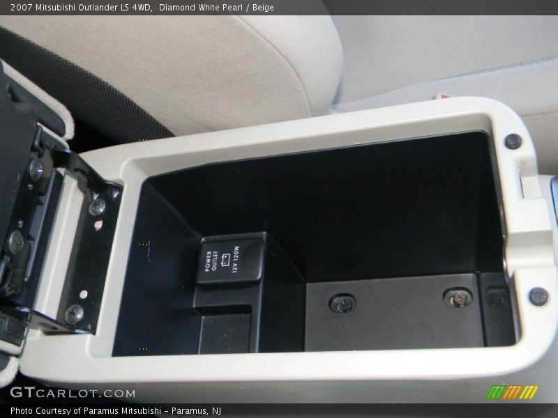 Diamond White Pearl / Beige 2007 Mitsubishi Outlander LS 4WD
