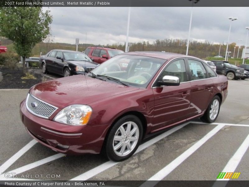 Front 3/4 View of 2007 Five Hundred Limited