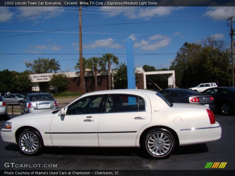 Ceramic White Tri Coat / Espresso/Medium Light Stone 2003 Lincoln Town Car Executive