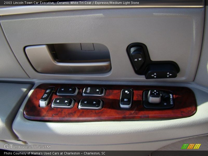 Controls of 2003 Town Car Executive