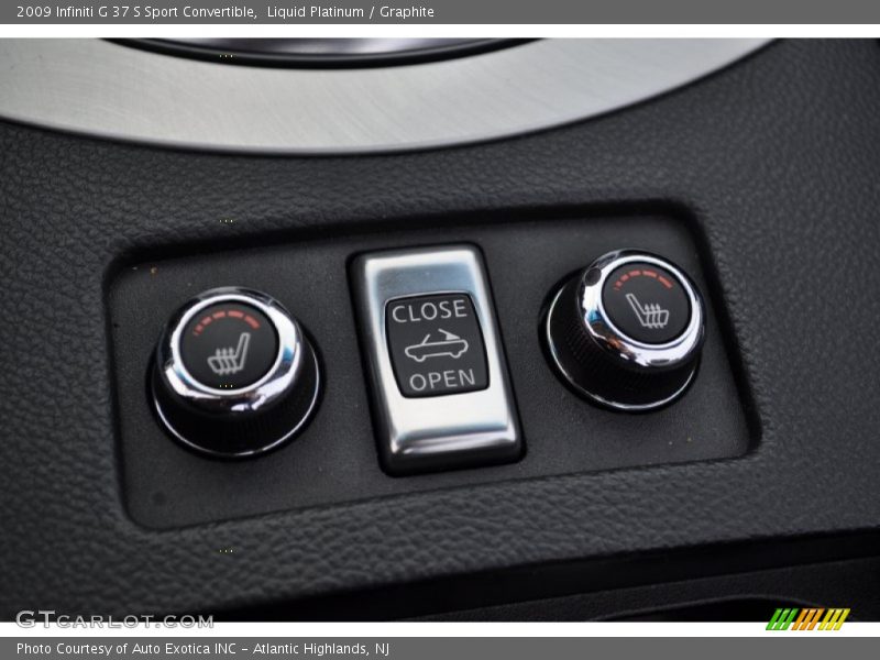 Controls of 2009 G 37 S Sport Convertible