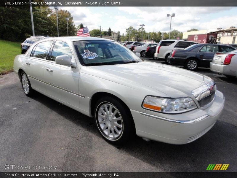 Cashmere Tri-Coat / Light Camel 2006 Lincoln Town Car Signature